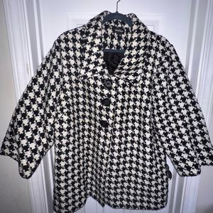 Avenue Woman’s 3 button blazer/jacket